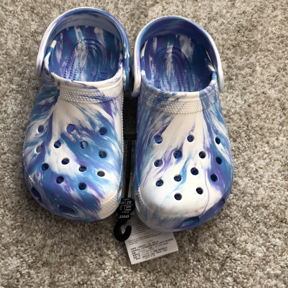 NWT Crocs classic clog shoes, size women 6